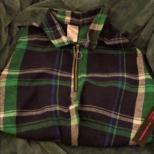 Very cute green flannel long sleeves crop top